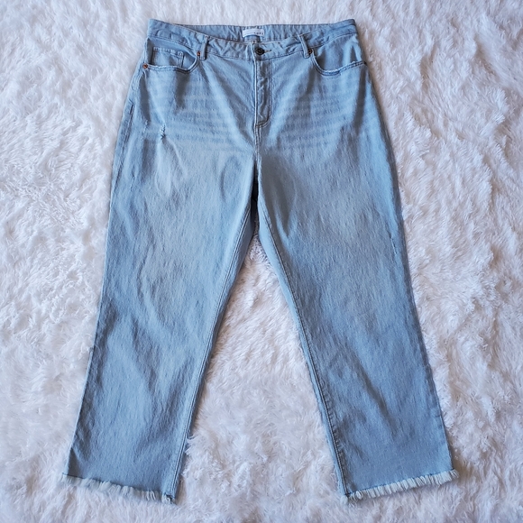 LOFT Curvy High Waist Straight Crop Frayed/Raw Hem Light Wash Denim Size 32/14 - Picture 2 of 15